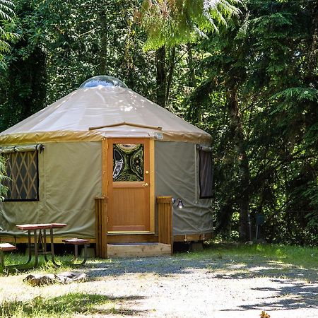 Mount Vernon Camping Resort 16 Ft. Yurt 6 Bow Kültér fotó